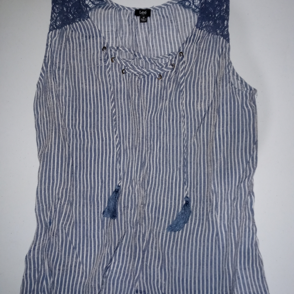 Lee size medium tank shirt